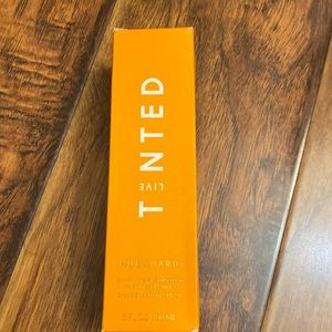 New tinted live hueguard 3 in 1 mineral sunscreen moisturizer/ primer